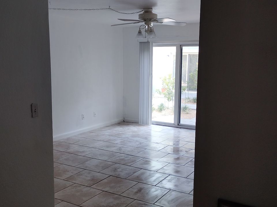 1st image of 220 Columbia Dr