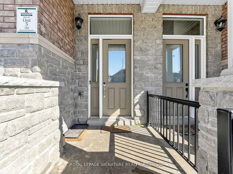 534 Stream Cres — Photo 2