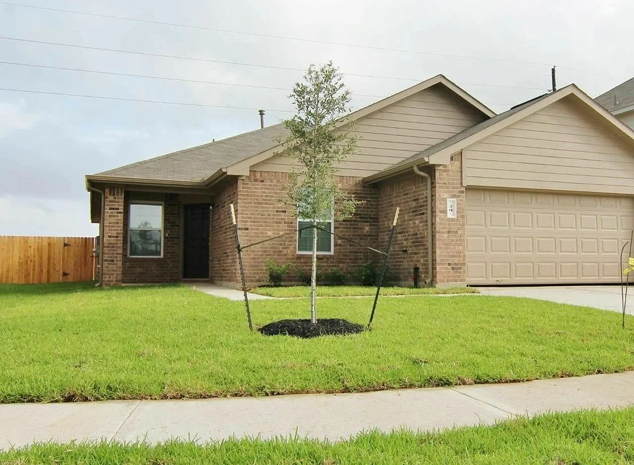 4 bed, 2.5 bath, 2039 sqft, $2,395 — Photo 1