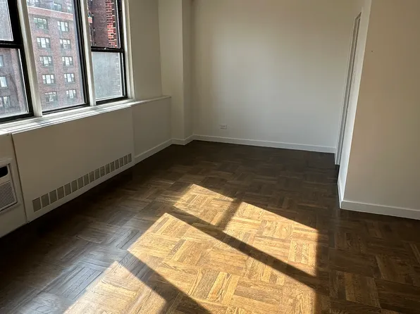 435 East 79th Street image 3 of 13