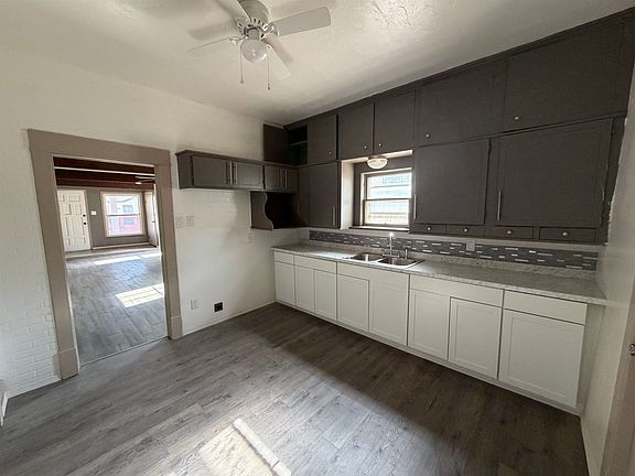 5th image of 2108 E Elm Ave