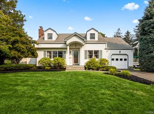 13 Clairmont St, Northport, NY 11768