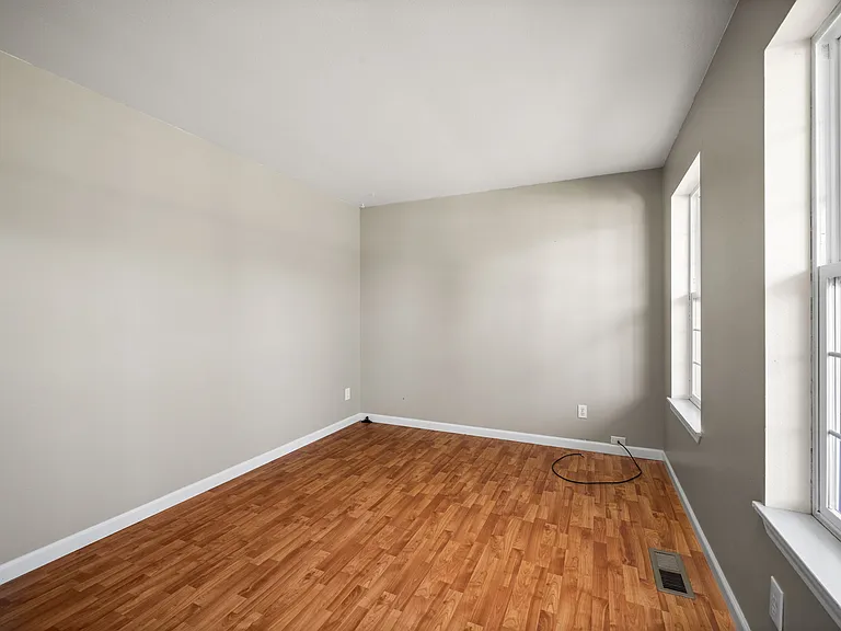 1140 W Starling Ave — Photo 8