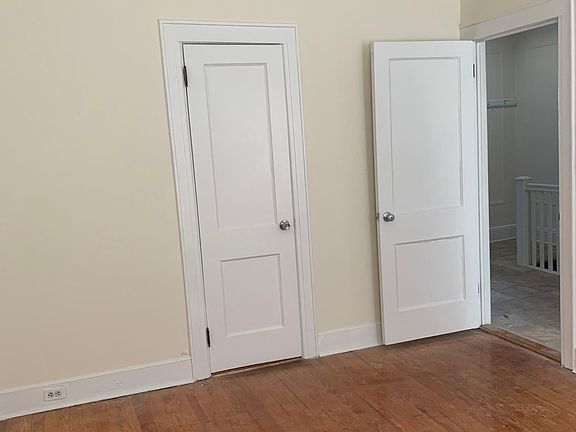 4th image of 2351 36th St Floor 2