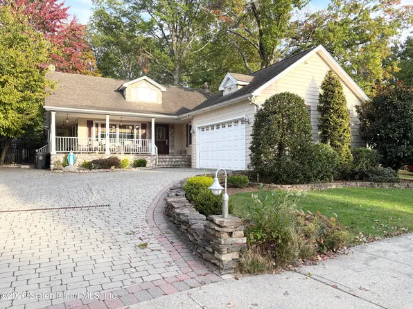 123 S Goff Ave, Staten Island, NY 10309