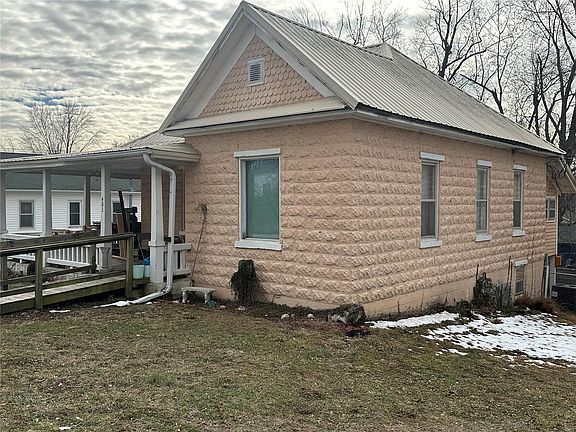 2nd image of 403 N Walker St