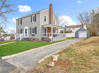 40 Ocean View Ave, Tiverton, RI 02878