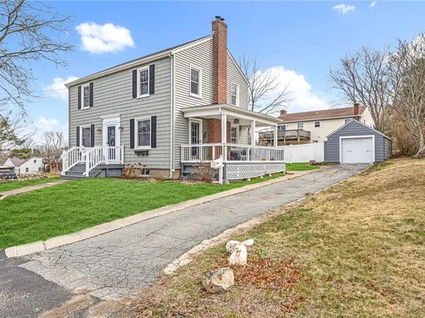 40 Ocean View Ave, Tiverton, RI 02878