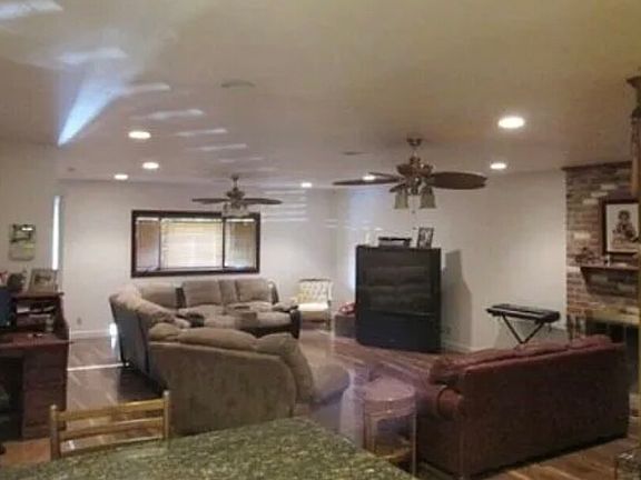 3rd image of 2259 W Sheridan Way