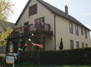 1581 S 73rd St, West Allis, WI 53214