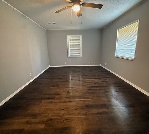 2nd image of 405 Avenue 4 NE