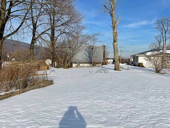 3rd image of 104 Clover Ave