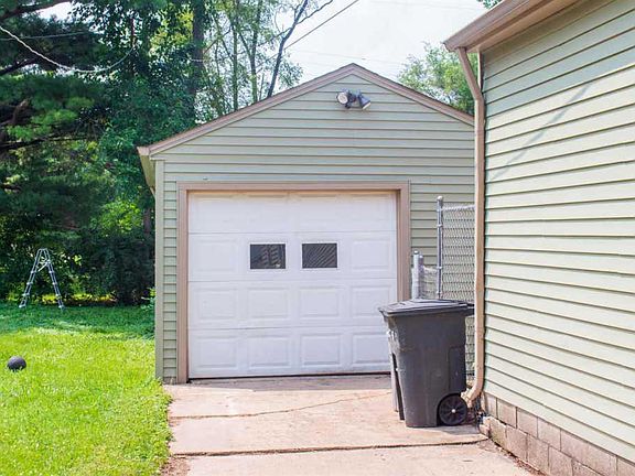3rd image of 1712 Paradise Blvd