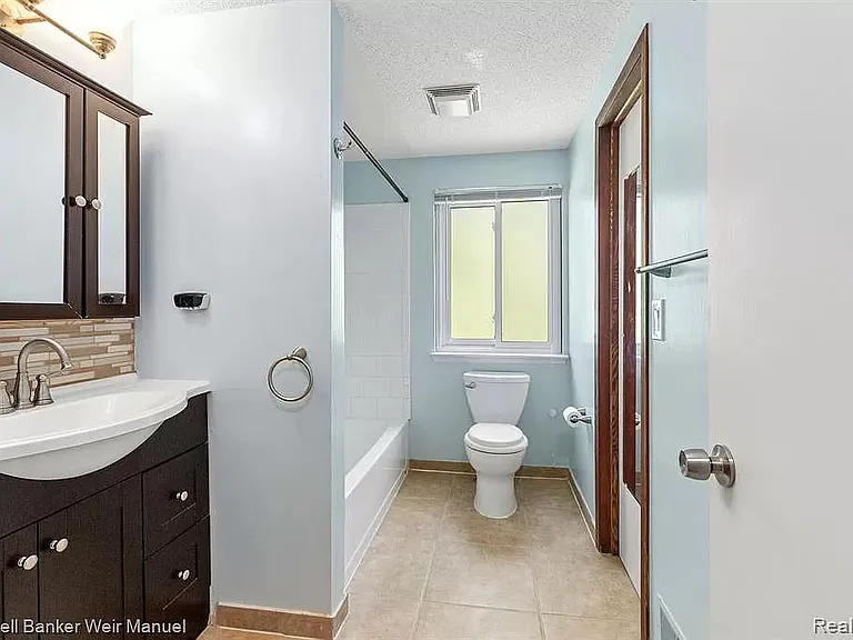 6995 Leytonstone Blvd — Photo 6
