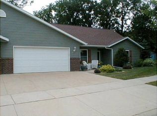 51 7th St SW, Wells, MN 56097