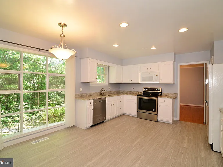 1317 Forestwood Dr — Photo 11