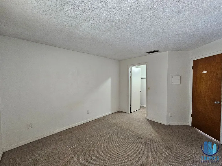 209 NW Jefferson Cir N — Photo 12