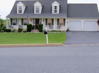 186 Rose Hill Dr, New Cumberland, PA 17070