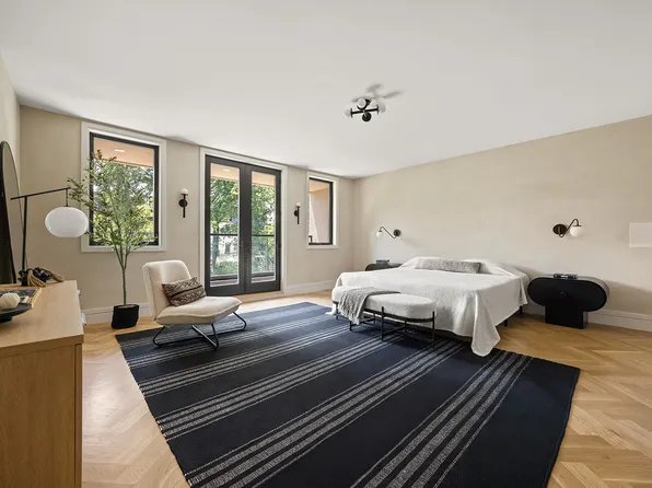 966 Bergen Street image 15 of 34