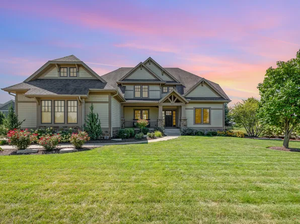 851 Wheatfield Ave, Sugar Grove, IL 60554