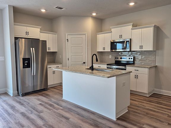 Island & Stainless Appliances