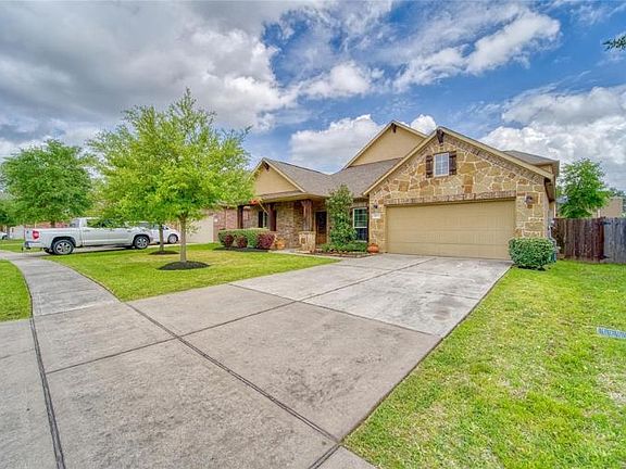 3rd image of 25997 Kingshill Dr
