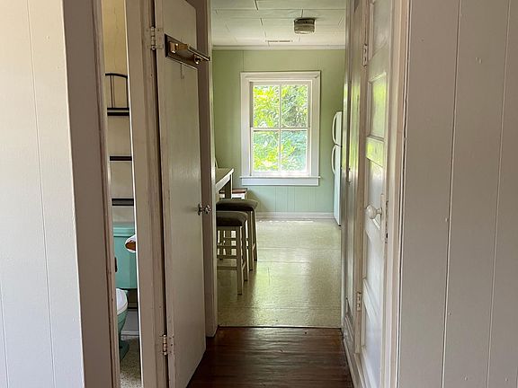 4th image of 405 Langhorne Ln APT C