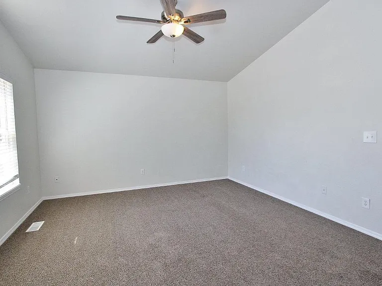 1938 E Birchwood Dr — Photo 3
