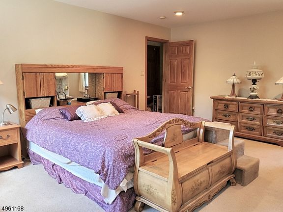 5th image of 14 Bridle Ln
