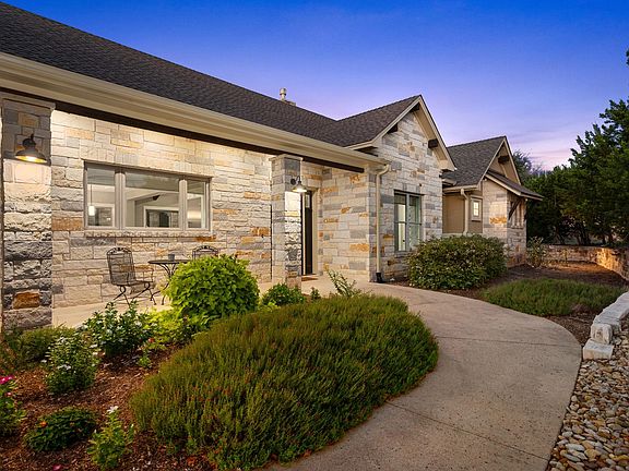 2nd image of 1001 La Cantera
