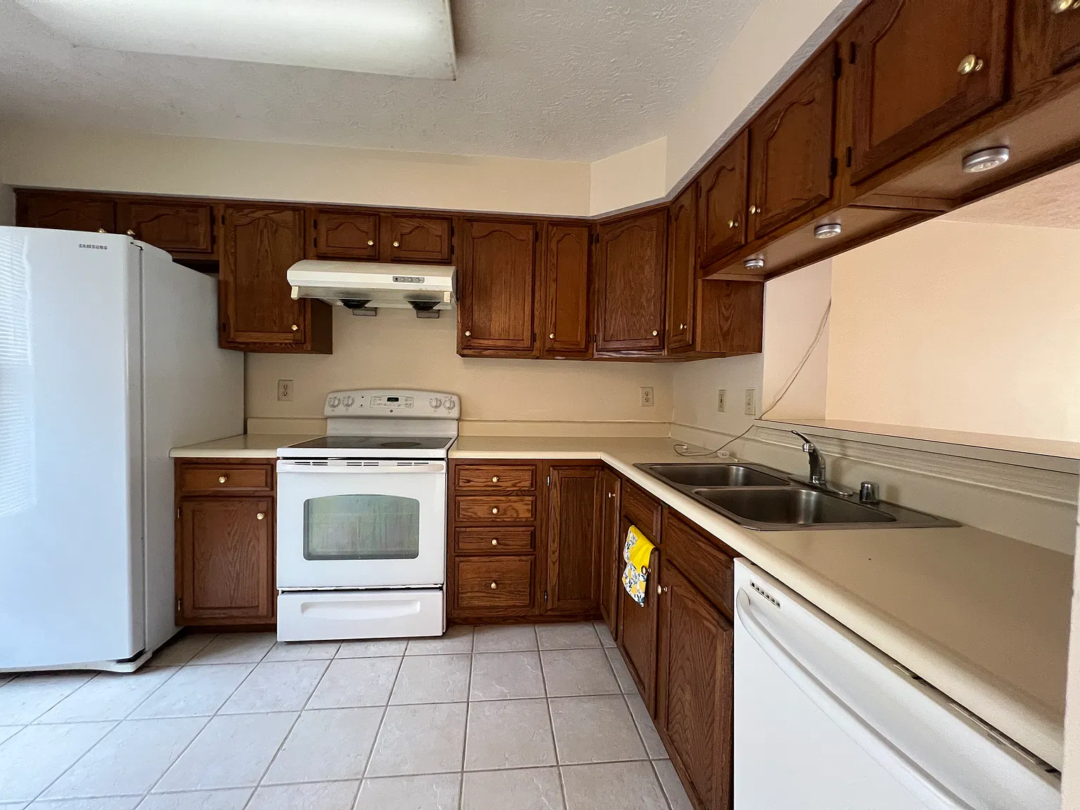3 bed, 2.5 bath, 1320 sqft, $2,800 — Photo 4