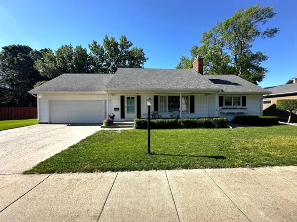 506 E Lyon St, Marshall, MN 56258