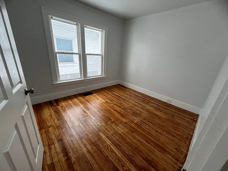 541 Lincoln Ave NW — Photo 18