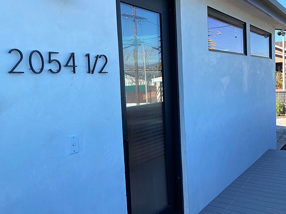 2nd image of 2054 Blake Ave #1/2