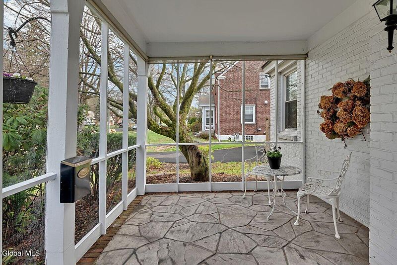 5th image of 7 Tudor Road
