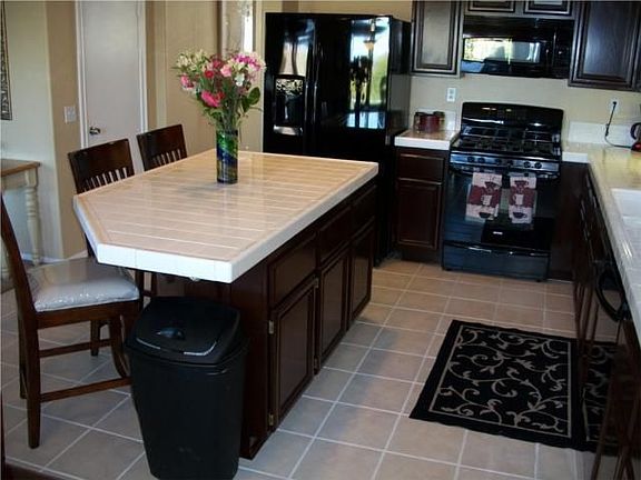 5th image of 423 Selkirk Dr