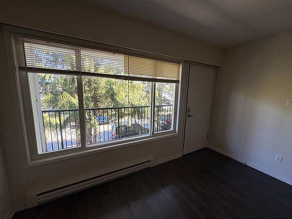3rd image of 1260 Pembroke St #12
