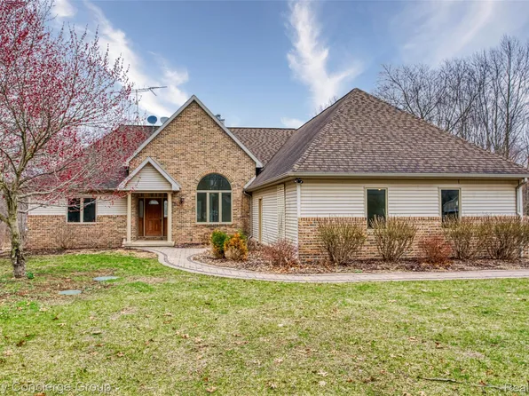 6400 Sober Rd, Fowlerville, MI 48836