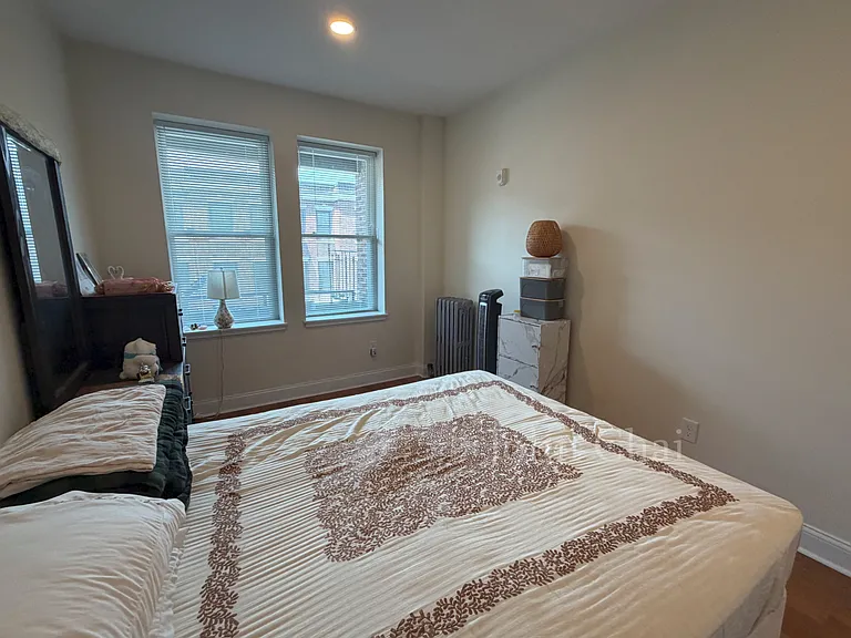 123 Sutherland Rd #E — Photo 12