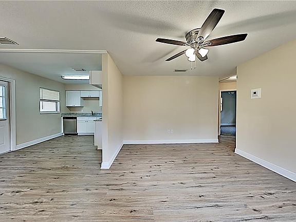4th image of 1201 S Scott Ave