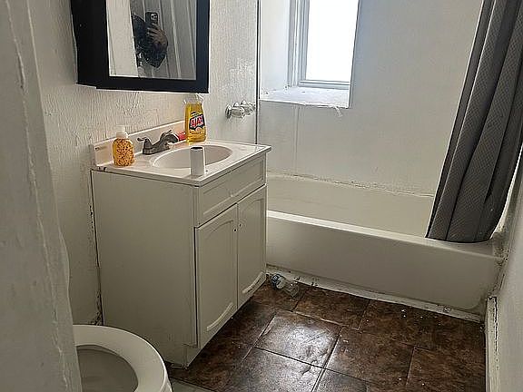 5th image of 9327 Pratt Ave