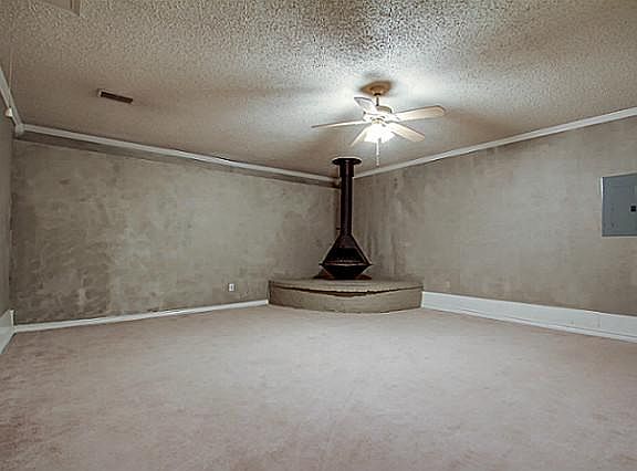 Huge 2nd living area, media room, game room, or 4th bedroom