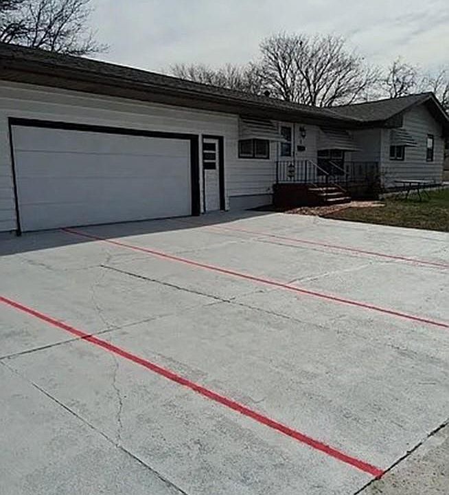 1st image of 7 S Windsor Cir