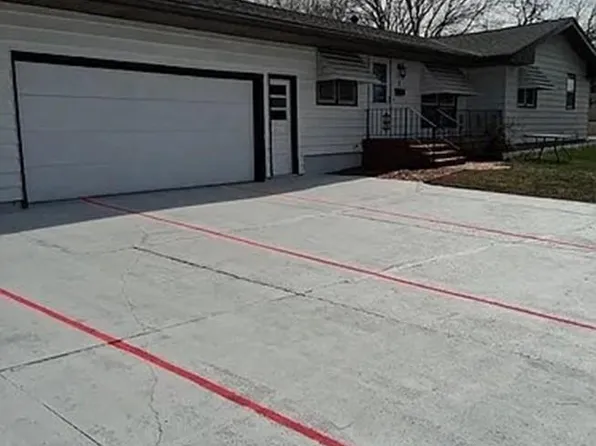 7 S Windsor Cir, Storm Lake, IA 50588