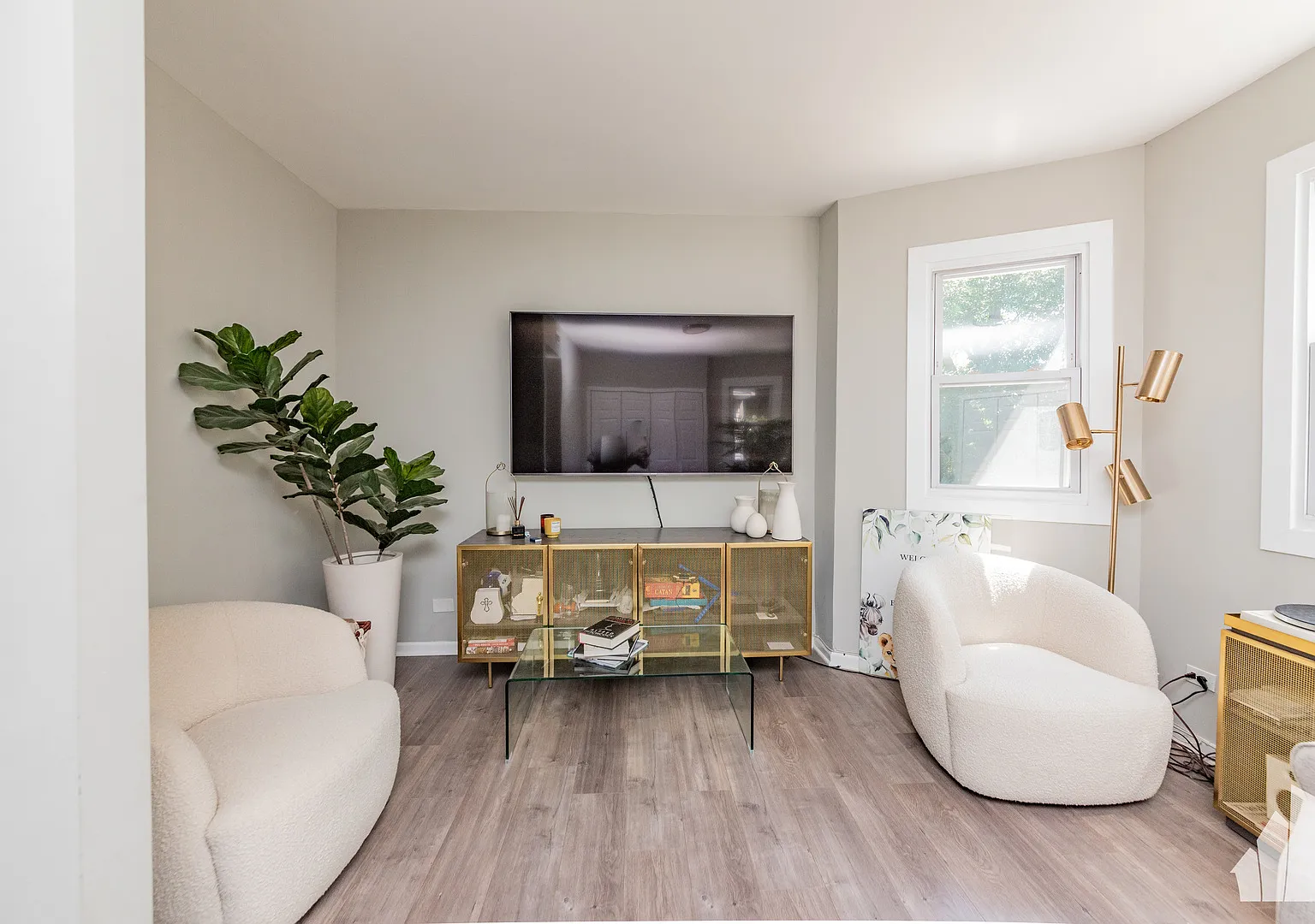 3 bed, 2200 sqft, $2,985 — Photo 3