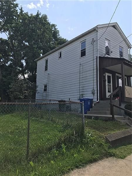 2nd image of 1223 Packer St