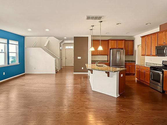 5th image of 5417 Black Maple Dr