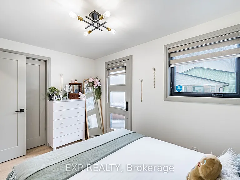 7623 Chorozy St — Photo 10