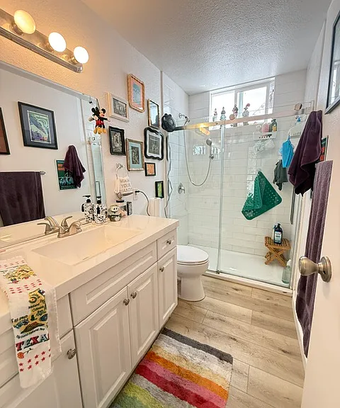 Bathroom 2, Lower floor