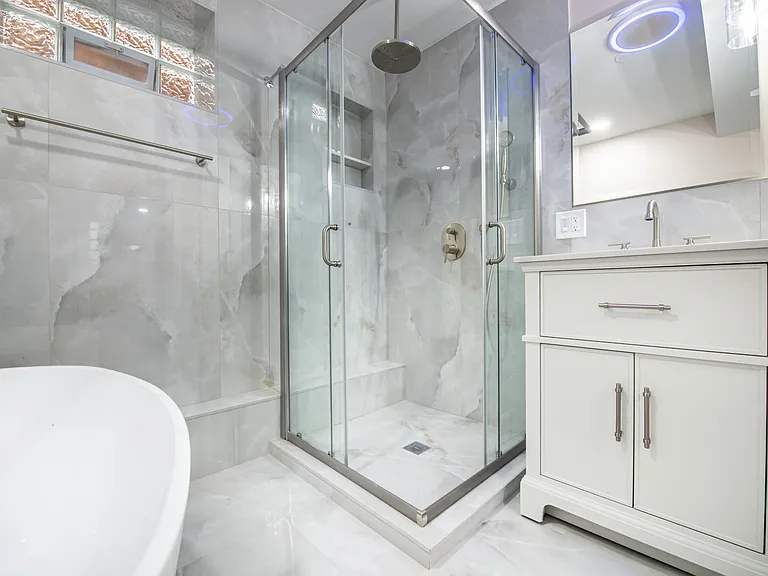 5013 W Montrose Ave #G — Photo 20